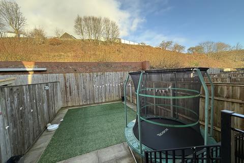 4 bedroom end of terrace house for sale, Cinder Close, Todmorden