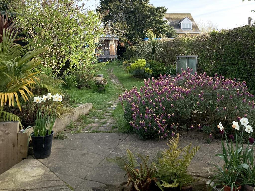 12 Hope Rd Garden2.jpg