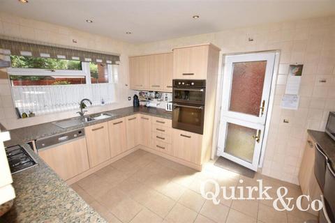 4 bedroom detached house for sale, Long Road, Canvey Island, SS8