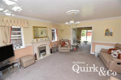 4 bedroom detached house for sale, Long Road, Canvey Island, SS8