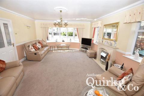 4 bedroom detached house for sale, Long Road, Canvey Island, SS8