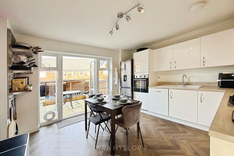 3 bedroom semi-detached house for sale, Horn Beam Crescent , Cullompton EX15