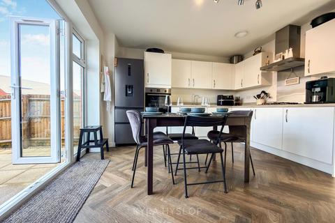 3 bedroom semi-detached house for sale, Horn Beam Crescent , Cullompton EX15