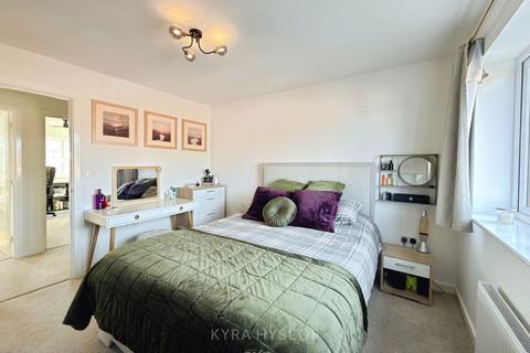 3 bedroom semi-detached house for sale, Horn Beam Crescent , Cullompton EX15