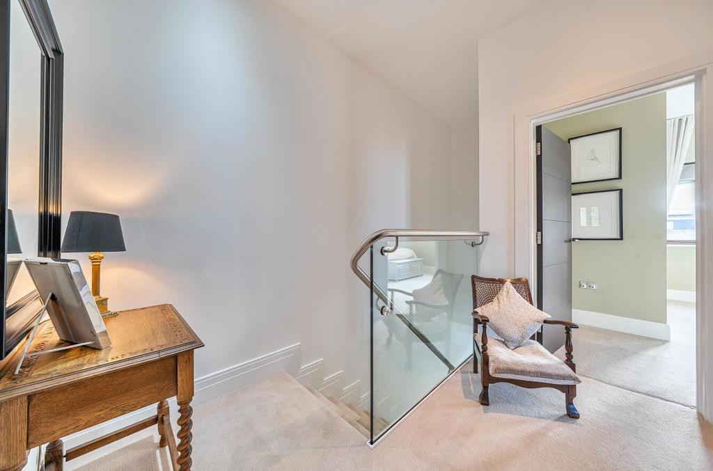 Davidson Frost-Wellings, DFW, Soane Square, Bentle