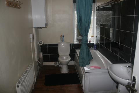 3 bedroom terraced house to rent, Girlington, Bradford BD8