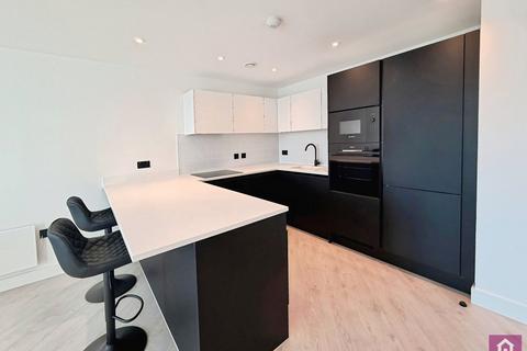 2 bedroom flat to rent, Vista River Tower, 1 Trinity Way, Manchester, M3