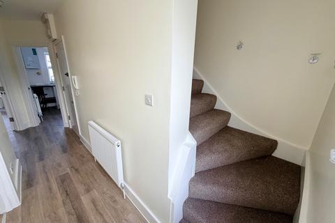 2 bedroom maisonette to rent, Strode Road, London, Greater London, NW10 2NH