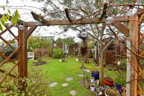 4 bedroom chalet for sale, Clarence Avenue, Margate CT9