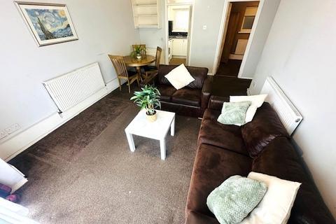 3 bedroom flat to rent, Isleworth TW7