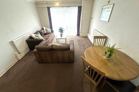3 bedroom flat to rent, Isleworth TW7