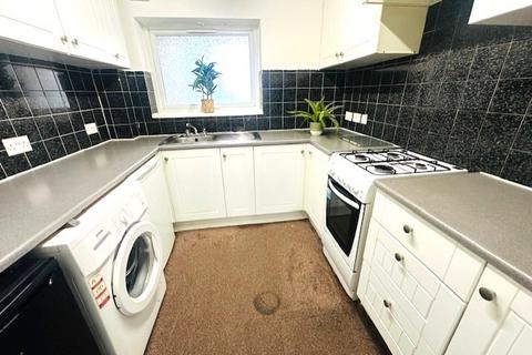 3 bedroom flat to rent, Isleworth TW7