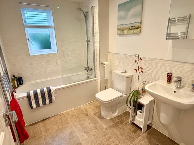 Family bathroom.jpg
