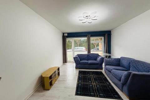 2 bedroom flat to rent, Arundel Court, Langley, Slough, SL3 7NP