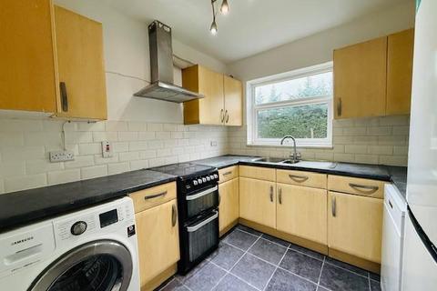 2 bedroom flat to rent, Arundel Court, Langley, Slough, SL3 7NP