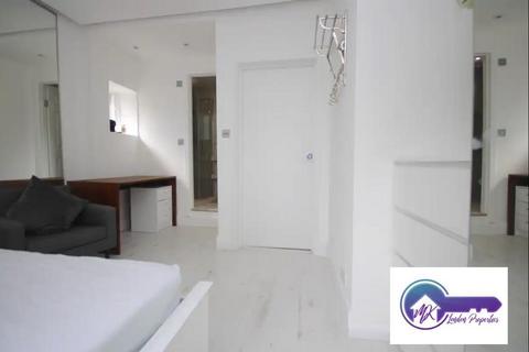 1 bedroom in a flat share to rent, London NW6