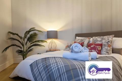 2 bedroom flat to rent, London N13