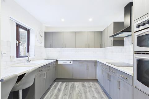 3 bedroom terraced house for sale, Arnolds Way, Cirencester