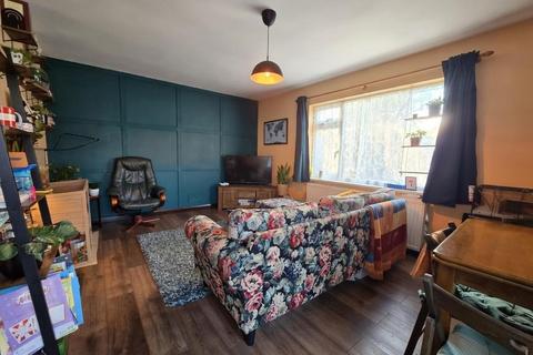 2 bedroom flat for sale, Prince Avenue, Southend on Sea, Essex, SS2 6NN