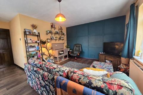 2 bedroom flat for sale, Prince Avenue, Southend on Sea, Essex, SS2 6NN