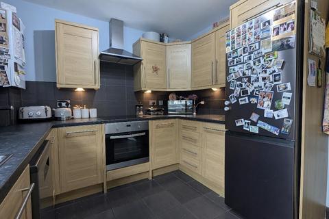 2 bedroom flat for sale, Prince Avenue, Southend on Sea, Essex, SS2 6NN