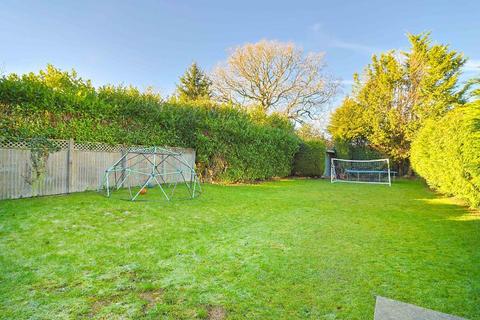 4 bedroom detached house for sale, Blacksmiths Hill, Sanderstead, South Croydon, CR2 9AZ