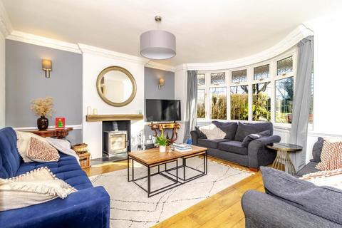 4 bedroom detached house for sale, Blacksmiths Hill, Sanderstead, South Croydon, CR2 9AZ