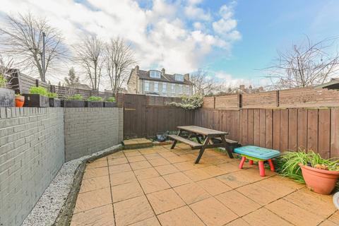 2 bedroom flat for sale, Pendennis Road, Streatham, London, SW16