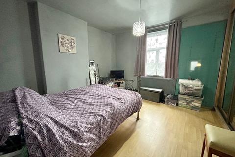 2 bedroom end of terrace house for sale, Apsley Street, Oakworth, Keighley, BD22