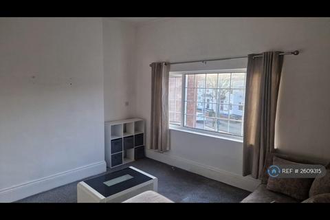 2 bedroom flat to rent, First Floor, Grimsby, DN32