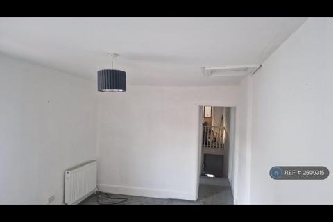 2 bedroom flat to rent, First Floor, Grimsby, DN32