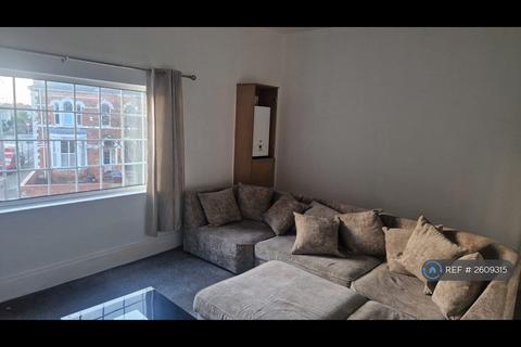 2 bedroom flat to rent, First Floor, Grimsby, DN32