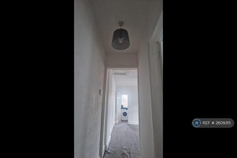 2 bedroom flat to rent, First Floor, Grimsby, DN32