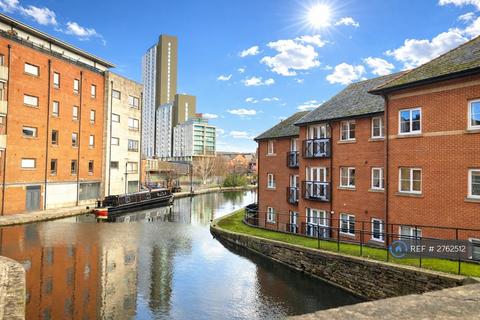 2 bedroom flat to rent, Wharf Close, Manchester, M1