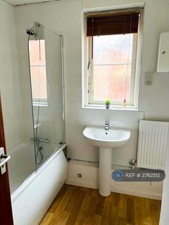 2 bedroom flat to rent, Wharf Close, Manchester, M1