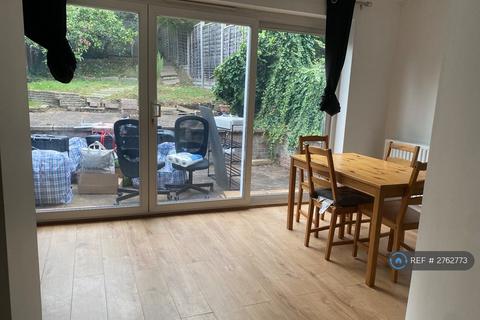 4 bedroom terraced house to rent, Guildford Park Avenue, Guildford, GU2
