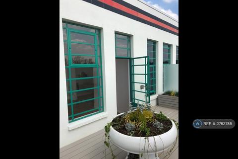 Studio to rent, Hoover Building, Middlesex, UB6