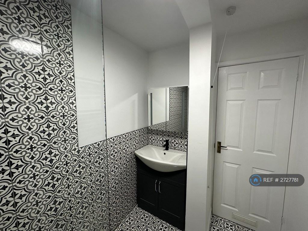 Bathroom 02