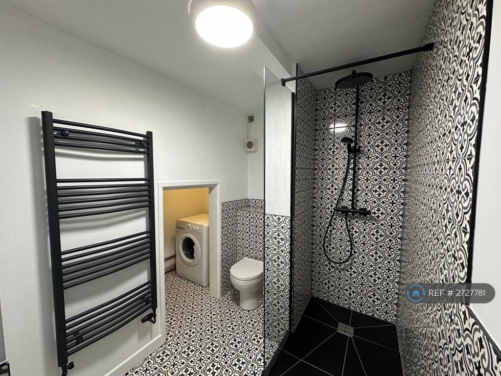 Bathroom 01