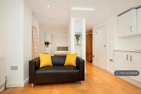 Studio to rent, Botolph Alley, London, EC3R