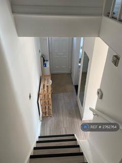 2 bedroom flat to rent, Drummond Road, Guildford, GU1
