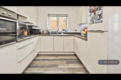 2 bedroom flat to rent, Maven Court, Harrow, HA1