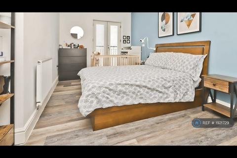 2 bedroom flat to rent, Maven Court, Harrow, HA1