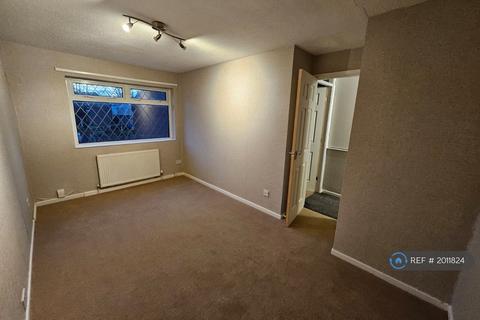 3 bedroom terraced house to rent, Brow Avenue, Middleton, Manchester, M24