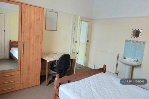 6 bedroom terraced house to rent, Furzehill Road, Plymouth, PL4