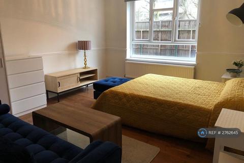 1 bedroom in a flat share to rent, Ingrave Street, London, SW11