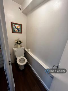 1 bedroom in a flat share to rent, Ingrave Street, London, SW11