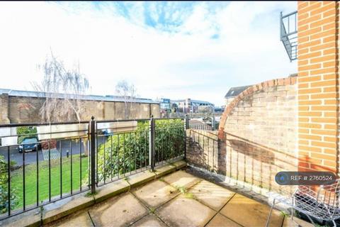2 bedroom flat to rent, Regents Court, Kingston Upon Thames, KT2