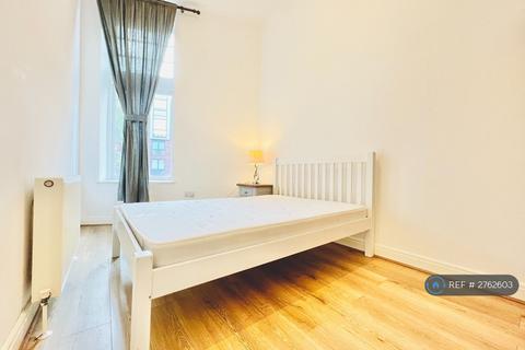 2 bedroom flat to rent, Amesbury Avenue, London, SW2
