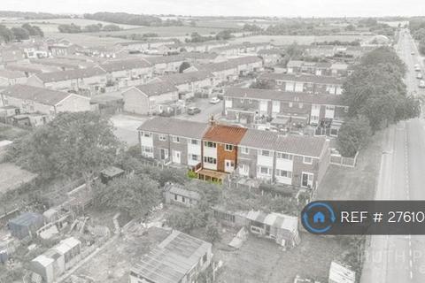 3 bedroom terraced house to rent, Hillcrest Avenue, Featherstone, Pontefract, WF7
